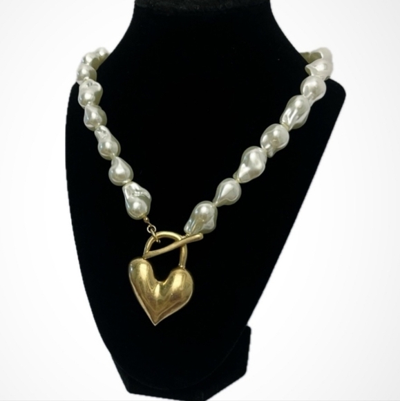 🔹️PIPER K🔹️ VIRAL 21" NECKLACE WITH PEARLS AND A HEART IN MATTE GOLD - Picture 15 of 17